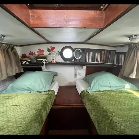 Botel Bateau A Quai, Logement Atypique Chaleureux